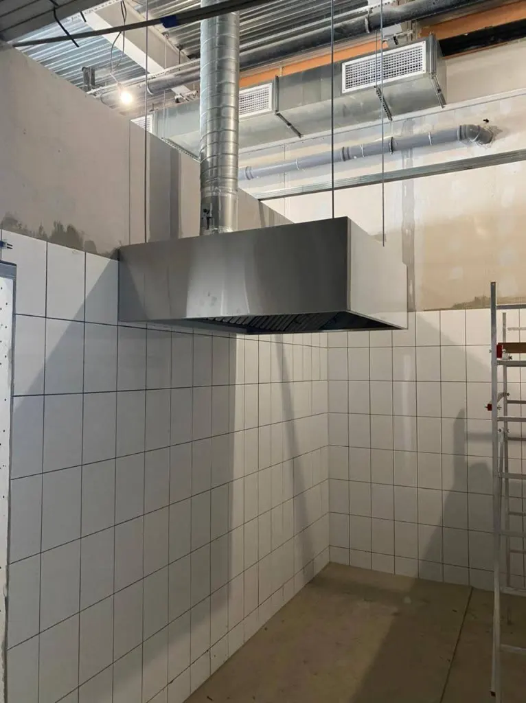 Зонт над плитой в кухне Il Patio